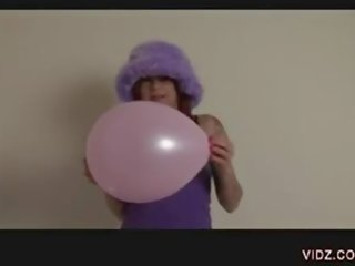 Flirty whore rubs Pussy against balloon